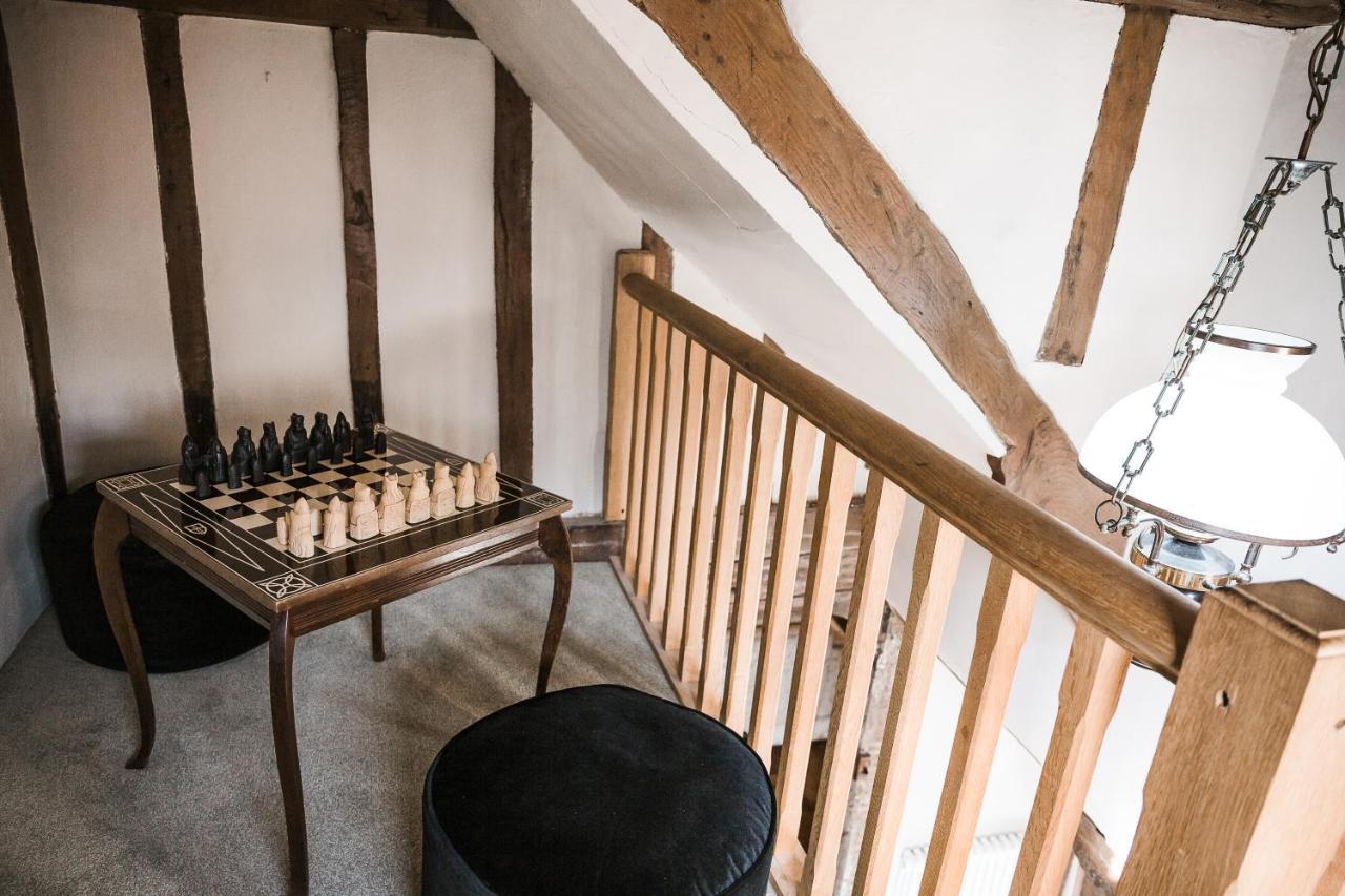 Taylour House - Edenbridge, Sleeps 10, Historic, Unique Yet Modern Villa Exterior photo